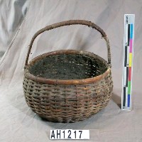 藏品(兒玉將軍關係品炭籃)的圖片